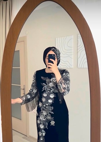 Uzun Siyah taşlı Nakışlı Kadife Abiye Elbise - Görsel 2