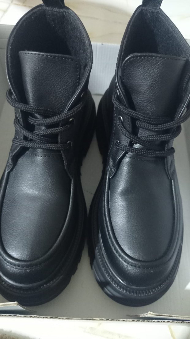 Siyah Bağcıklı kadın Bot - Görsel 2