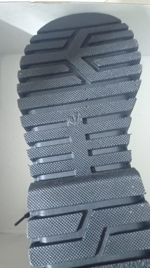 Siyah Bağcıklı kadın Bot - Görsel 5