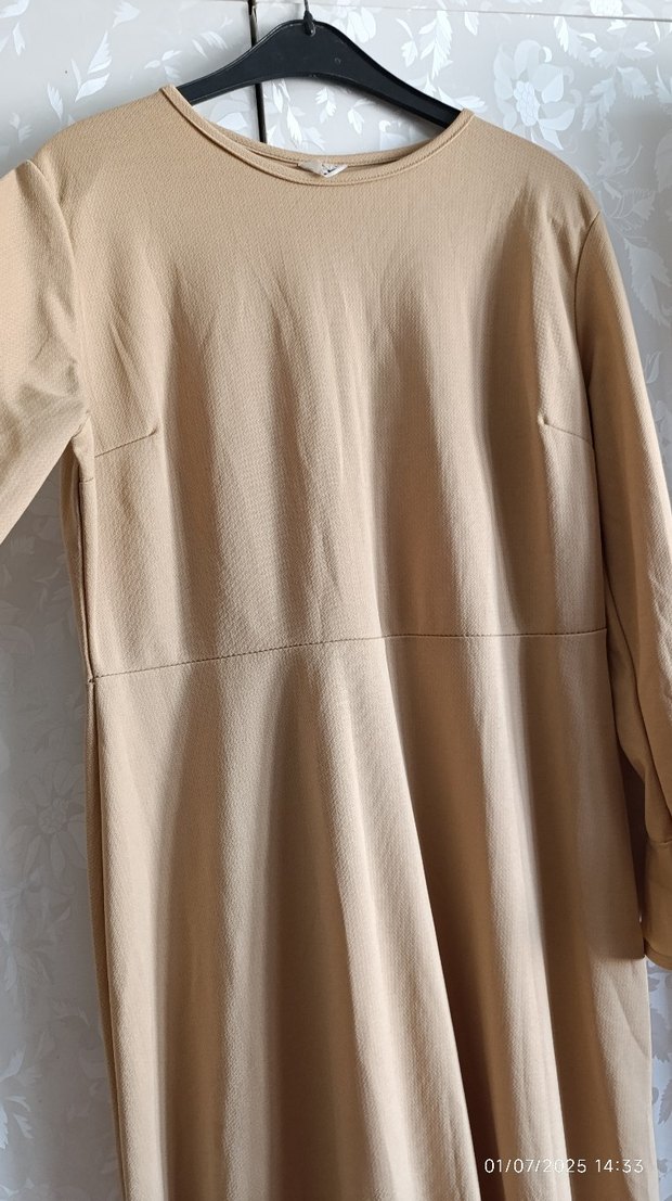 Bej Uzun Elbise daha önce hiç girmedi - Görsel 3