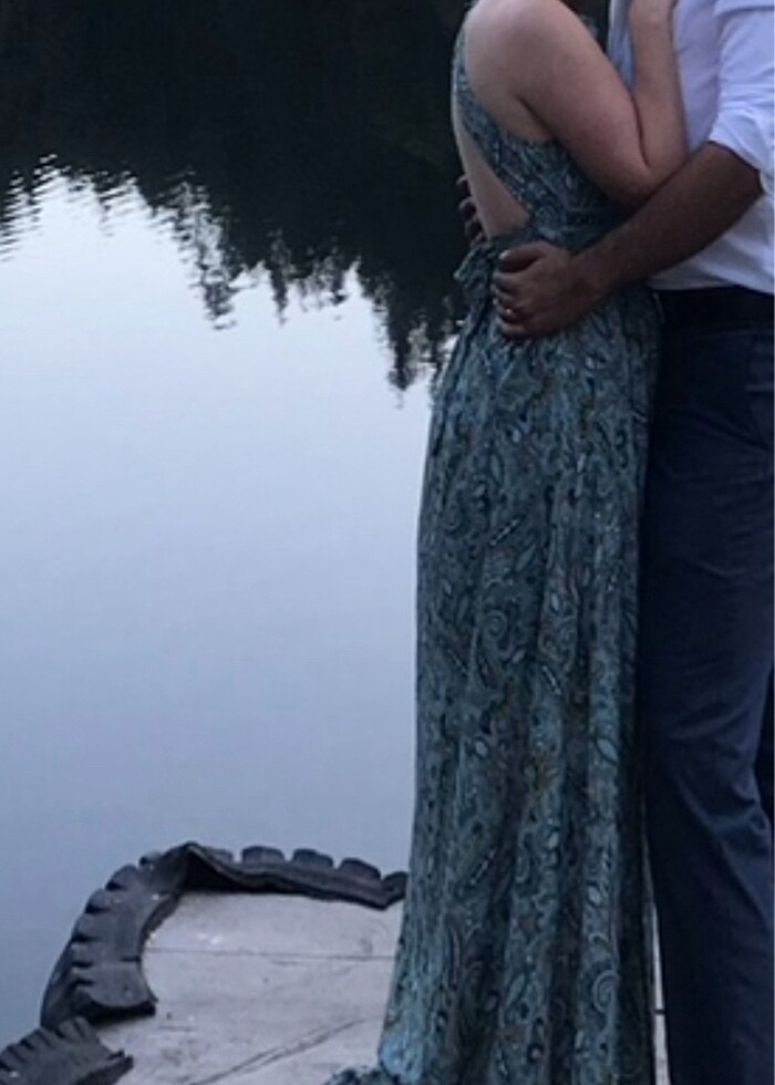 Sırt detaylı uzun elbise - Görsel 2