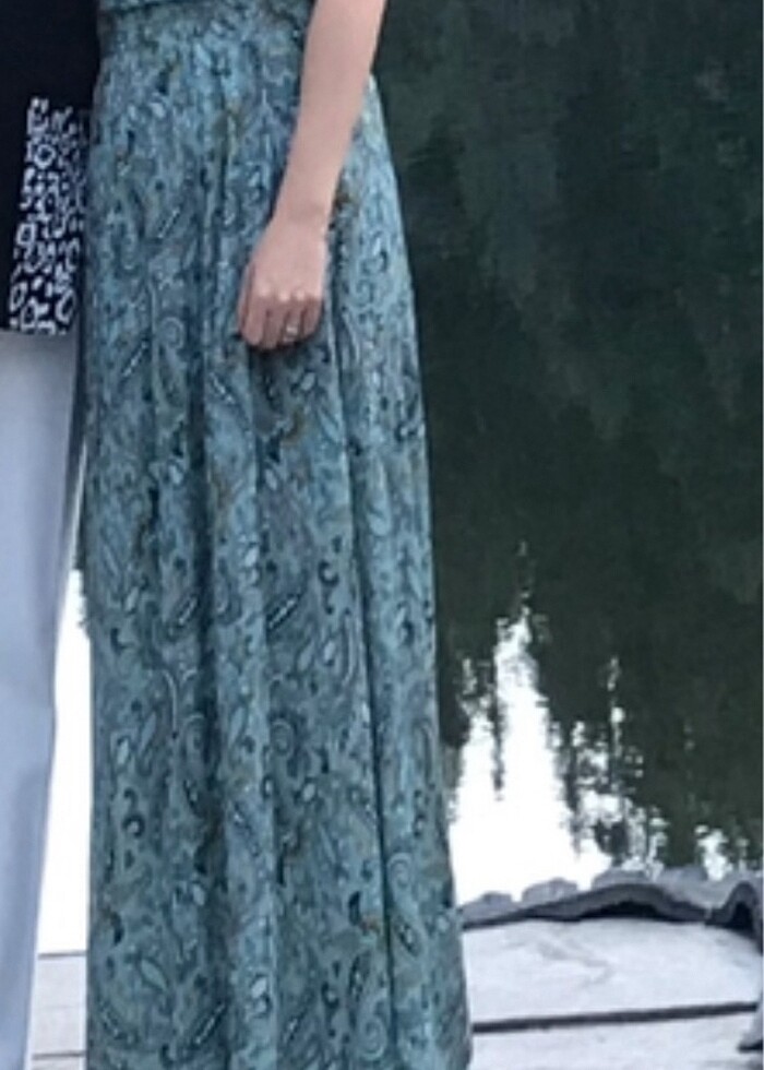 Sırt detaylı uzun elbise - Görsel 3