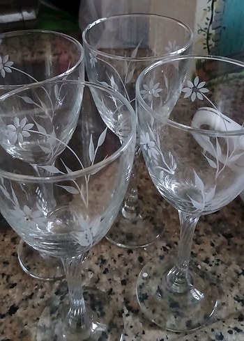 Beyaz Çiçek Desenli İnce Cam Kadehler - Görsel 2