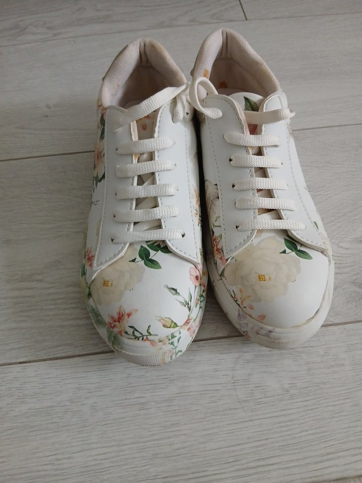 Beyaz Çiçek Desenli Platform Spor Ayakkabı - Görsel 4