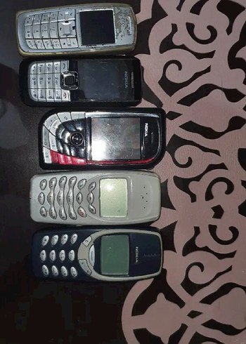 Çeşitli eski model Nokia telefonlar - Görsel 4