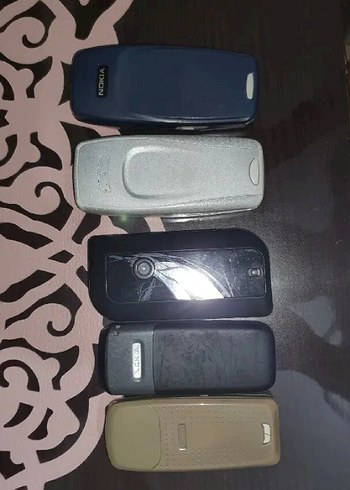 Çeşitli eski model Nokia telefonlar - Görsel 3