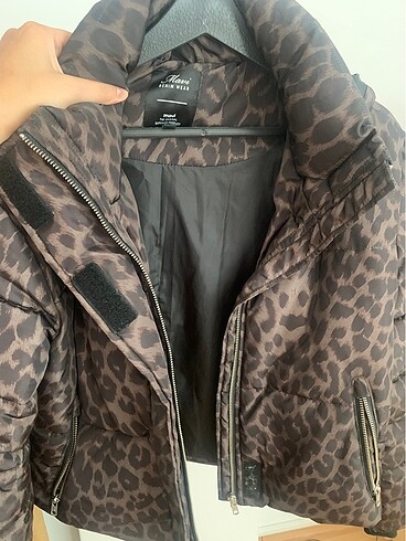 Mavi leopar desen şişme mont