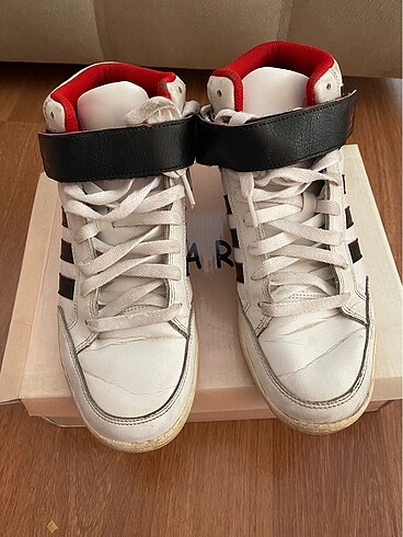 40 Beden beyaz Renk Adidas ayakkabı