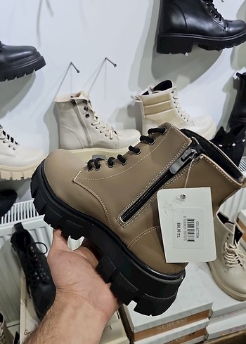 Sokak Stili Bej Platform Topuklu Bağcıklı Bot - Görsel 2