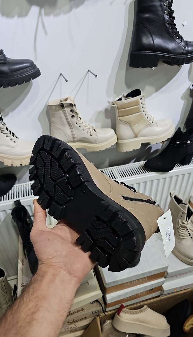 Sokak Stili Bej Platform Topuklu Bağcıklı Bot - Görsel 3