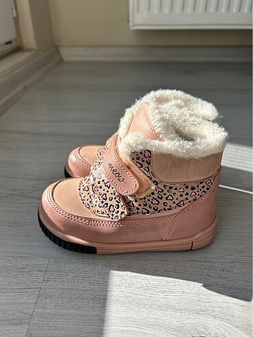 LC Waikiki Kız çocuk bot
