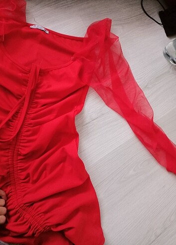 Diğer Kırmızı kolları dantelli kısa elbise