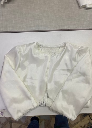 Kız Çocuk Beyaz Kürklü İşlemeli Bolero - Görsel 3