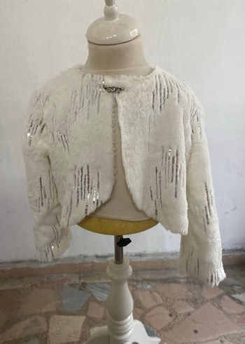 Kız Çocuk Beyaz Kürklü İşlemeli Bolero - Görsel 4
