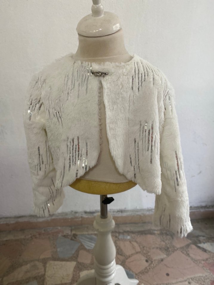 Kız Çocuk Beyaz Kürklü İşlemeli Bolero - Görsel 4