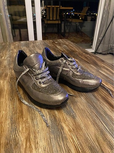 Bambi Bambi parlak gizli topuklu sneaker