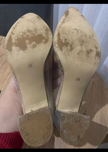 Bej Çiçekli Parlak Topuklu Kadın Ayakkabı - Görsel 4