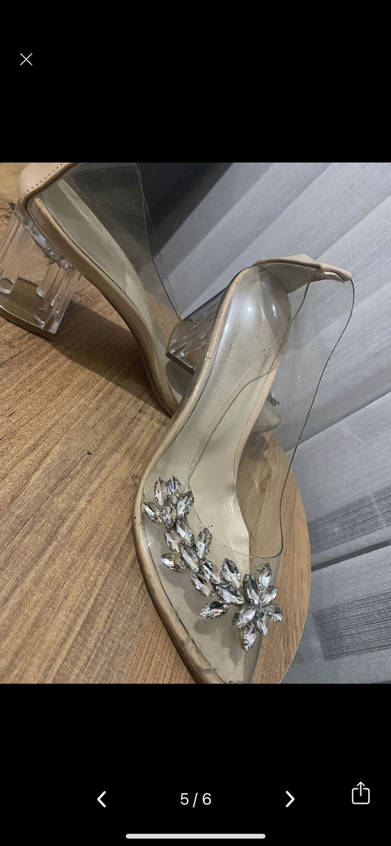 Bej Çiçekli Parlak Topuklu Kadın Ayakkabı - Görsel 5