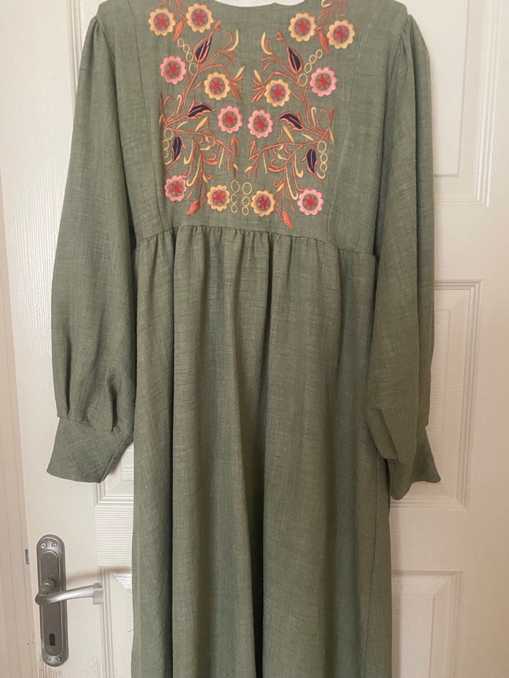 Nakışlı Boncuklu Haki Uzun  tesettür Bohem Elbise - Görsel 5