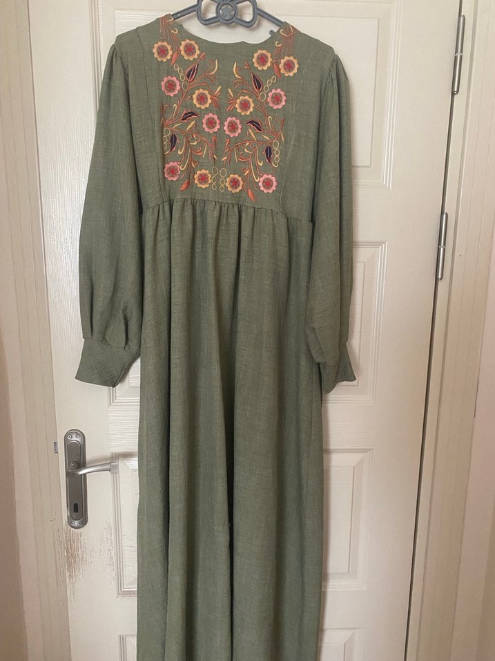 Nakışlı Boncuklu Haki Uzun  tesettür Bohem Elbise - Görsel 4