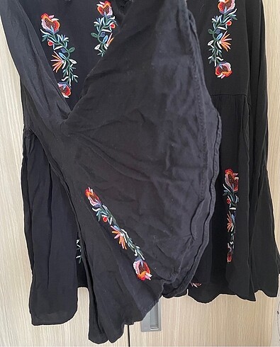s Beden siyah Renk Zara model işlemeli bluz