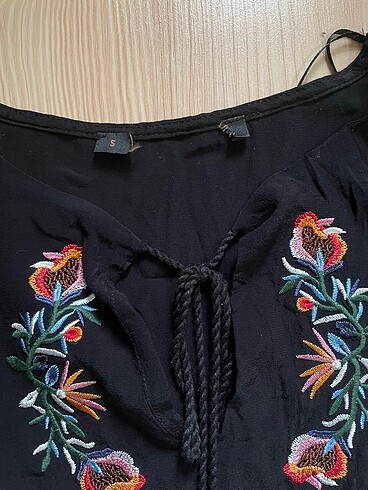 Diğer Zara model işlemeli bluz