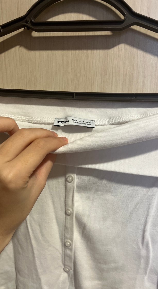 Beyaz Kayık Yaka Düğmeli Pamuk Bluz - Görsel 4