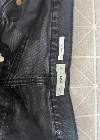 Mango Siyah Yırtık Mini Denim Şort