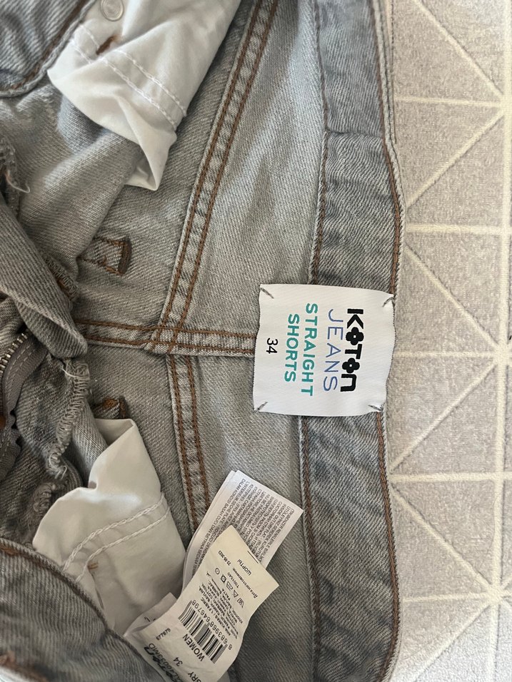 Gri Yırtık Mini Kadın Kot Şort - Görsel 5