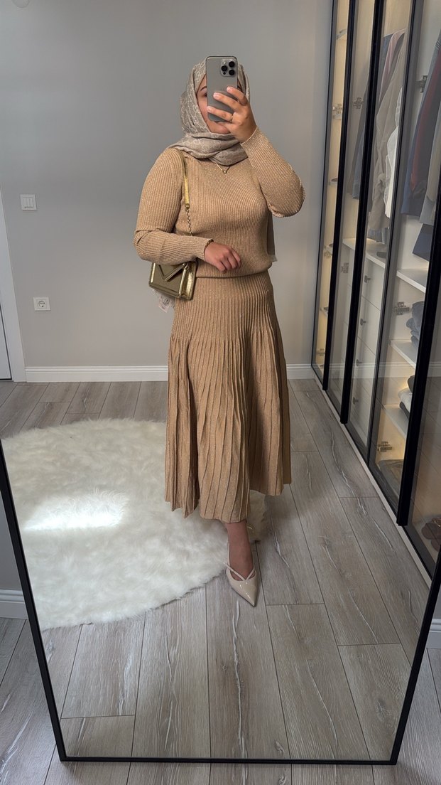 Bej Yüksek Yakalı Triko simli Elbise - Görsel 2