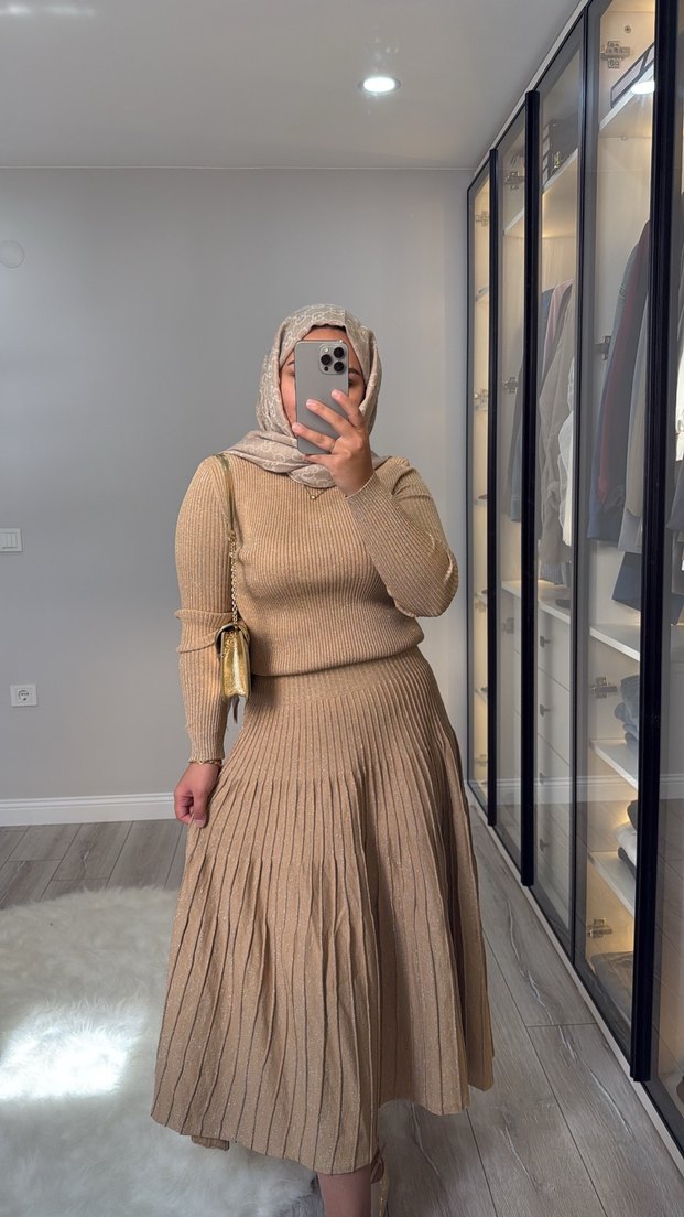 Bej Yüksek Yakalı Triko simli Elbise - Görsel 3