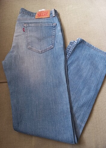 LEVİS JEAN KOT ERKEK W33 / L32 BEDENDİR. MAĞAZADA EN UYGUN LEVİ