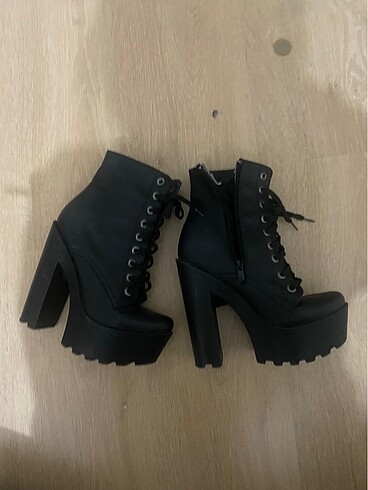 goth platform topuklu bot