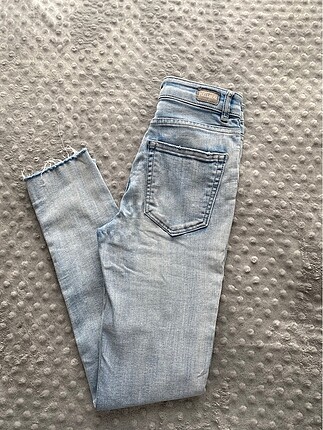 Pull & Bear yırtık jean