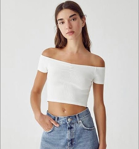 Pull&Bear omuzları açık crop