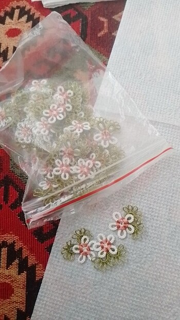 Mekik oyası çiçekleri
