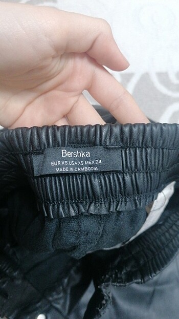 xs Beden Bershka deri pantolon