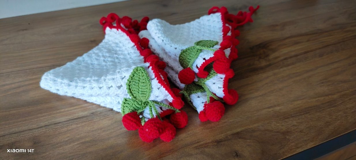 Kırmızı Kenarlı Beyaz Örgü Saç Bandı - Görsel 3