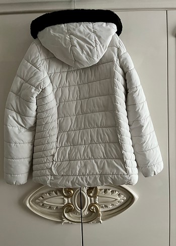 Lc Waikiki Kadın Beyaz Kürklü Kısa Kışlık Mont - Görsel 2