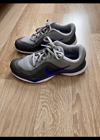 37,5 Beden Nike Gri Bağcıklı Kadın Spor Ayakkabı