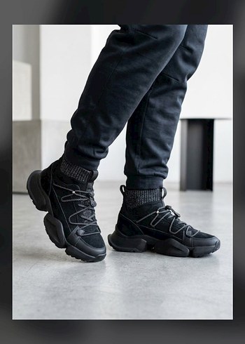 Modern Siyah Bagcikli Sneaker
