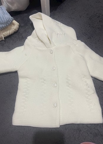 Kız Çocuk Beyaz Kapüşonlu Triko mont - Görsel 2