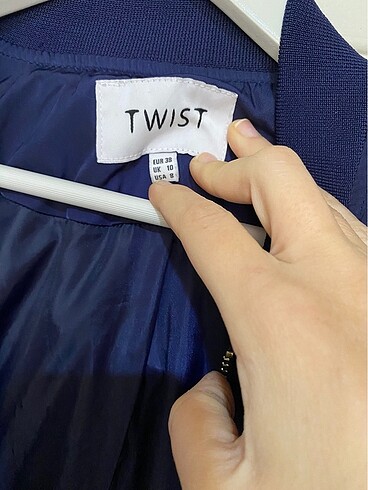 m Beden Twist Trench
