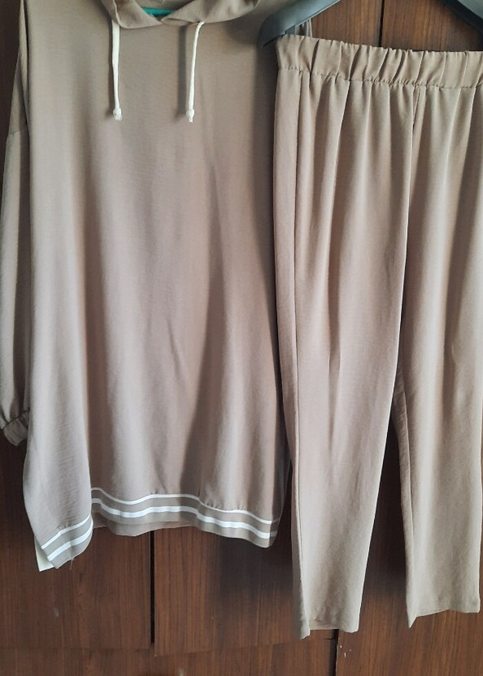 Bej rengi tesettur takim - Görsel 4