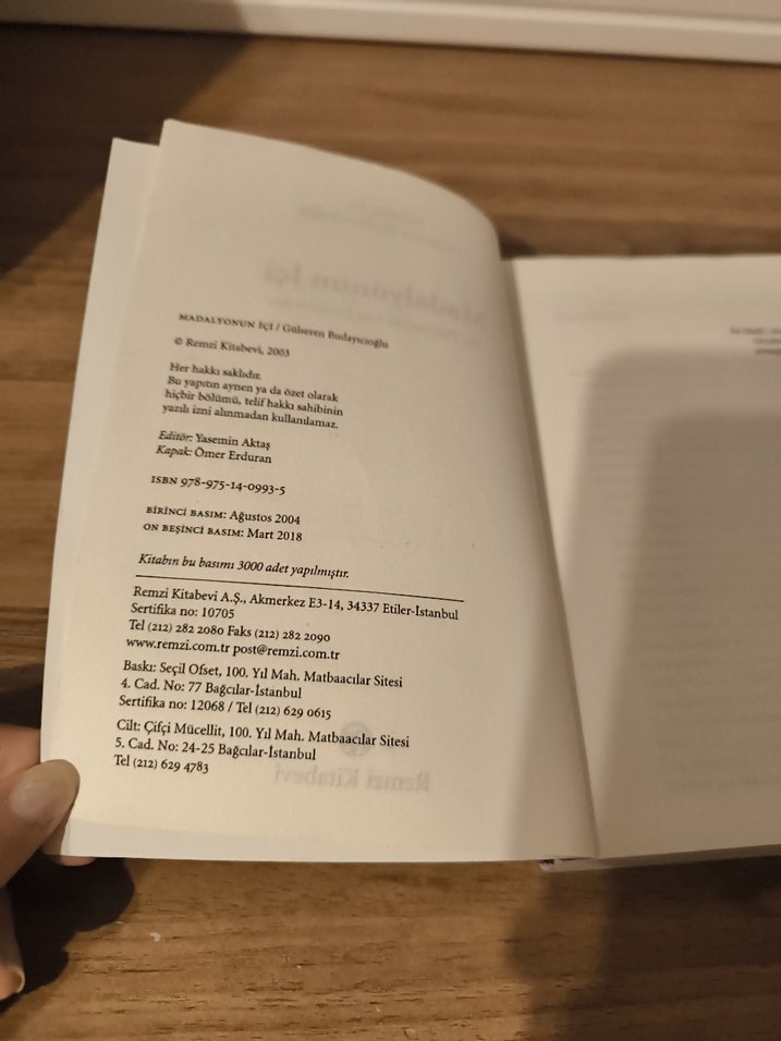 Madalyonun İçi - Gülseren Budaycıoğlu - Görsel 2