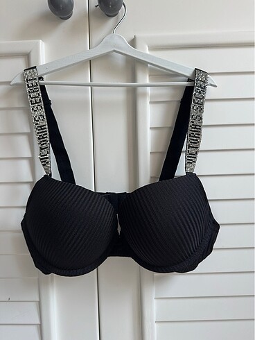 Victoria secret taş askılı sütyen 75B