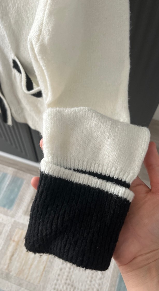 Siyah Detaylı Beyaz Triko Hırka - Görsel 2