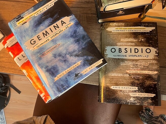 ulliminae kitap serisi ( ilk 3 kitap ciltli)