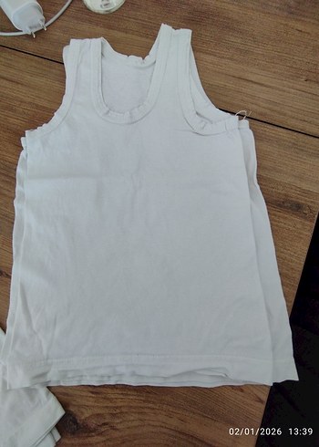 Beyaz Çocuk Atlet - Görsel 2