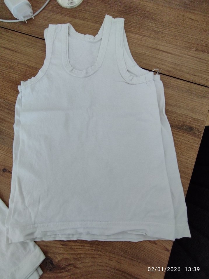 Beyaz Çocuk Atlet - Görsel 2